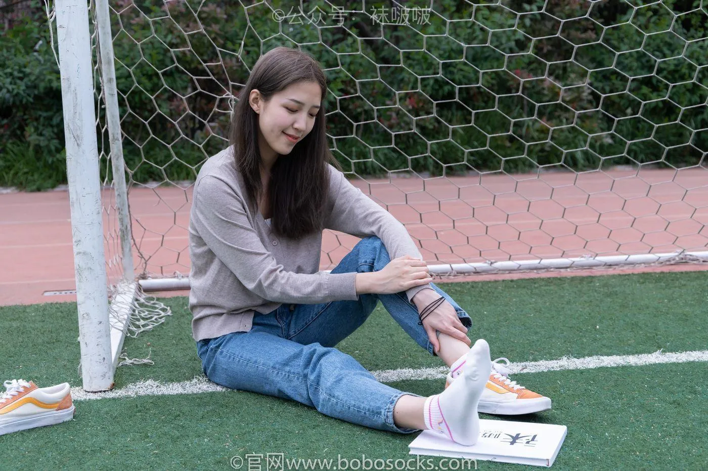 [BoBoSocks袜啵啵]NO.004 泡芙-vans帆布鞋、白棉袜、裸足 [127P]插图1
